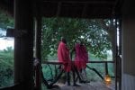 Masaiene passer på oss om kveldene: Basecamp Obama tent view with guides