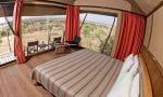Overnatting i store luftige safaritelt på terrasser: Eagle View inside tent