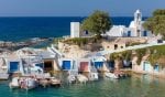 Segla i Grekland: Mantrakia, Milos island, Cyclades, Greece